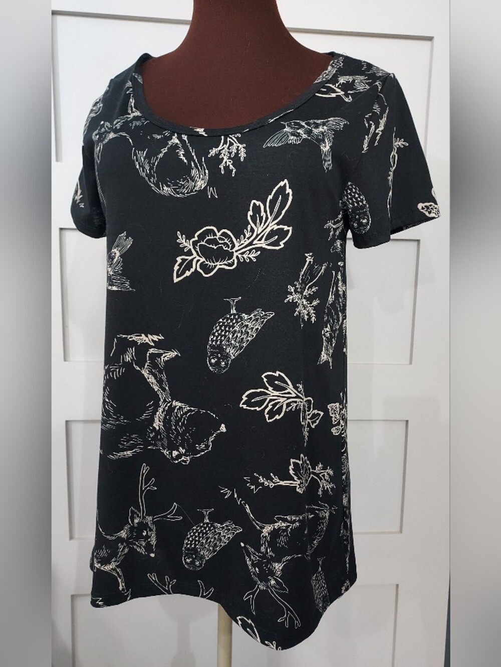 LuLaRoe Black Classic Tee with Cream Botanical Print